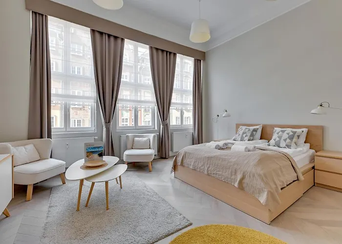 Old Town Dluga & By Renters דירה