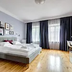 Apartments Old Town Dluga & By Noclegi Renters Apartment *